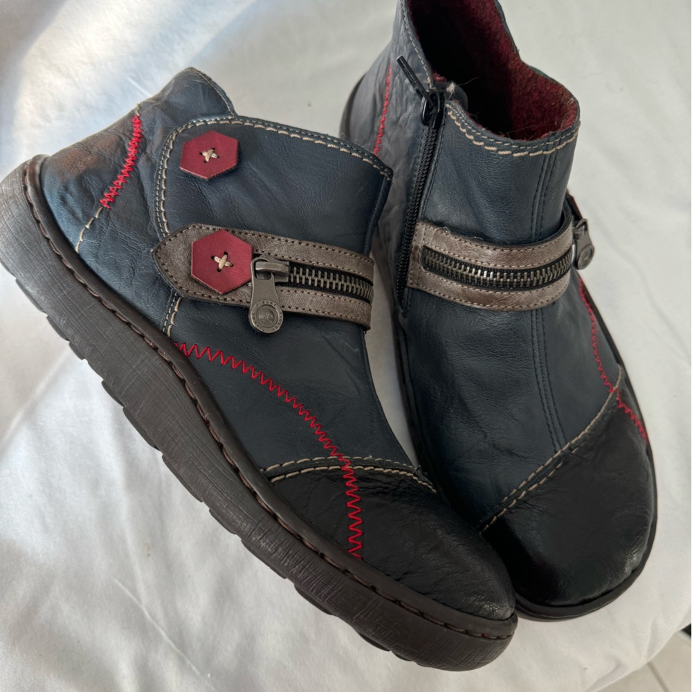 Rieker 44494 Fleece lined walking boots. Comfortable and warm. Hardly worn.